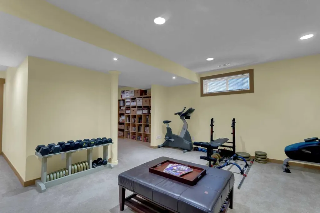 8 Elmont Court SW Calgary AB T3H 5Z8