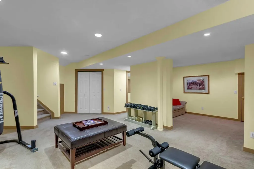 8 Elmont Court SW Calgary AB T3H 5Z8