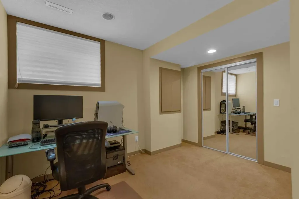 8 Elmont Court SW Calgary AB T3H 5Z8