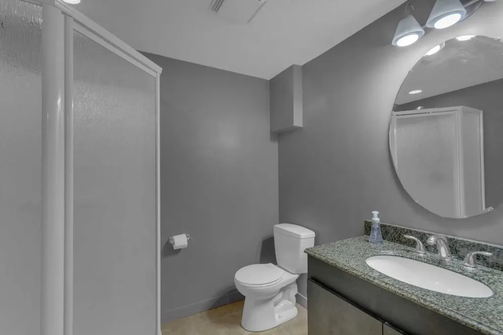 8 Elmont Court SW Calgary AB T3H 5Z8