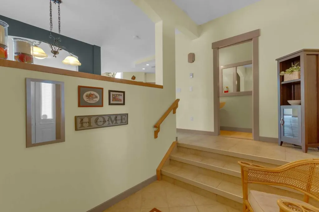 8 Elmont Court SW Calgary AB T3H 5Z8