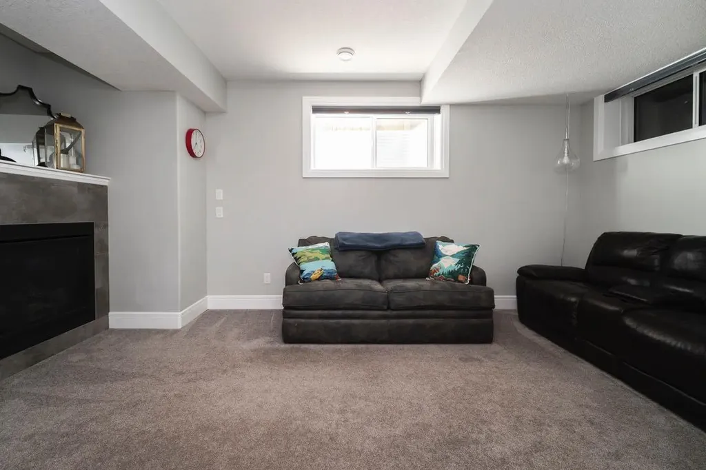 121 Roy Lane Fort Mcmurray AB T9J 1L9