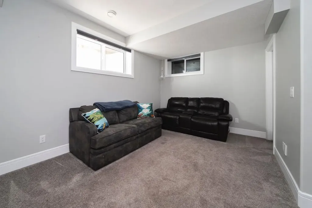 121 Roy Lane Fort Mcmurray AB T9J 1L9