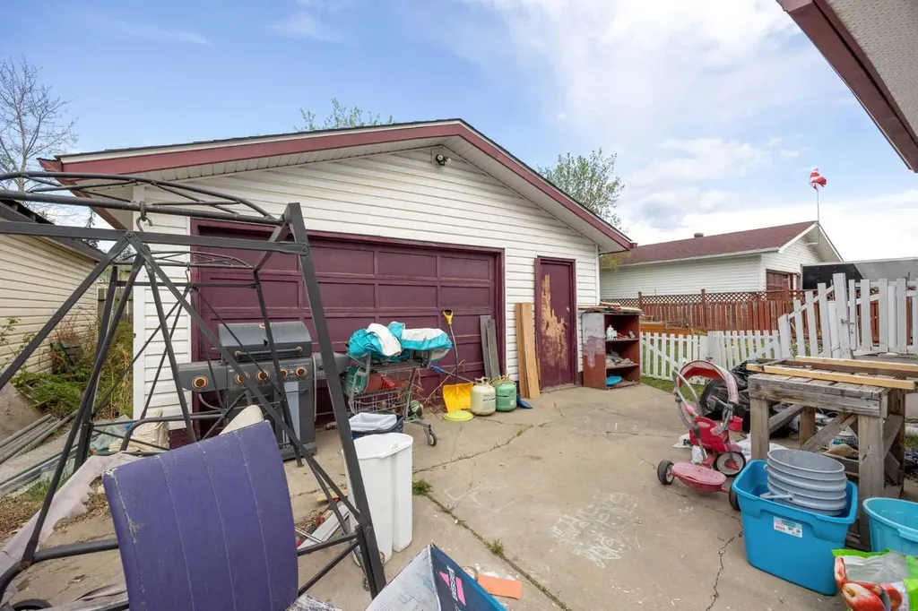 34 Biggs Avenue Fort Mcmurray AB T9H 1M1