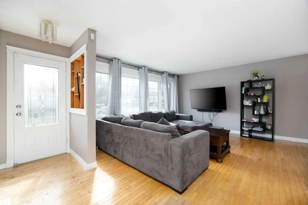 34 Biggs Avenue Fort Mcmurray AB T9H 1M1
