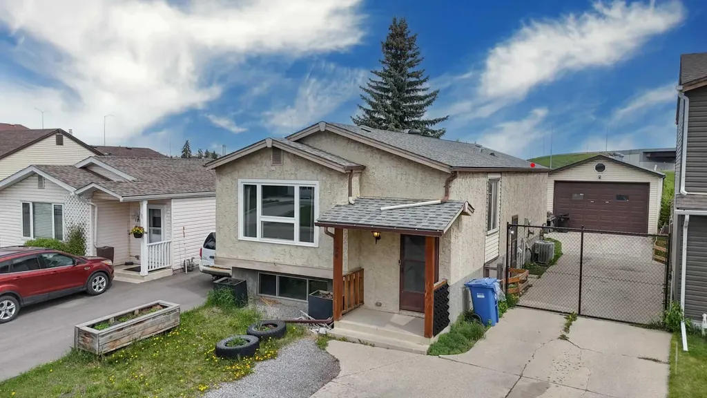 124 Abingdon Way NE Calgary AB T2A 6R8