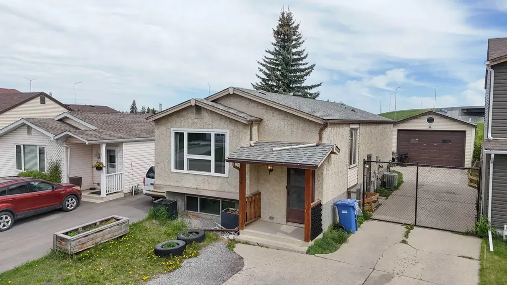 124 Abingdon Way NE Calgary AB T2A 6R8