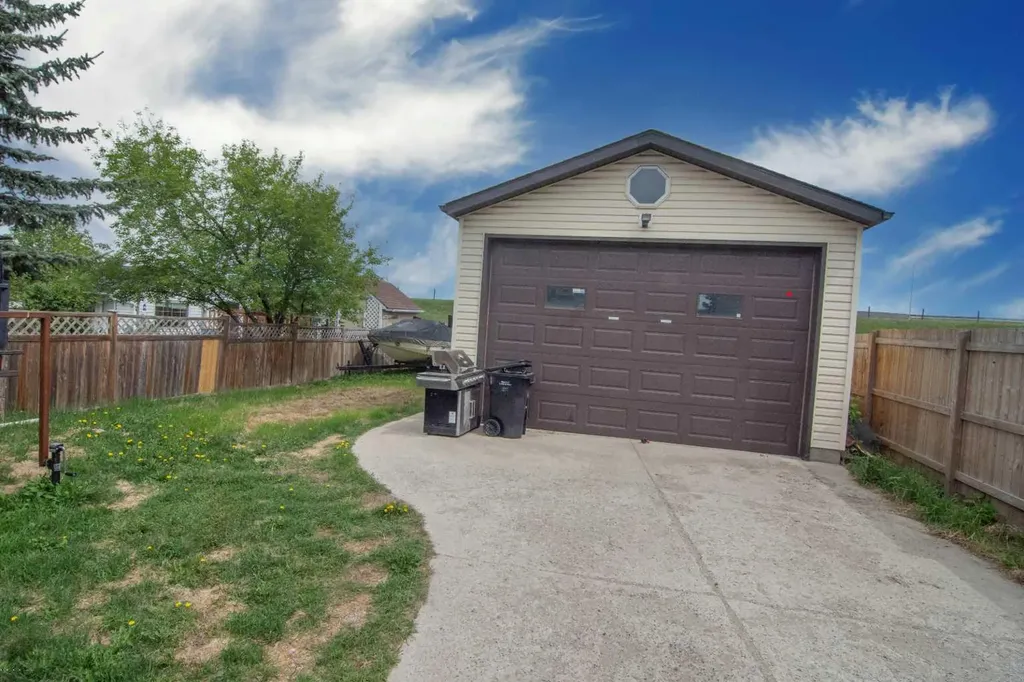 124 Abingdon Way NE Calgary AB T2A 6R8