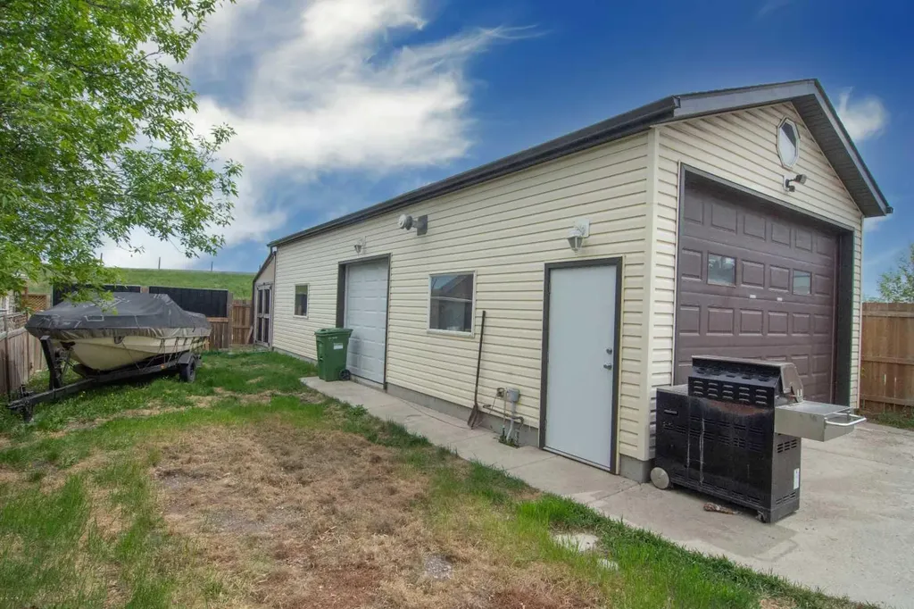 124 Abingdon Way NE Calgary AB T2A 6R8