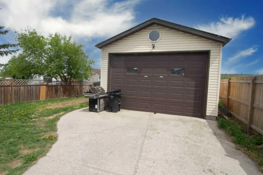 124 Abingdon Way NE Calgary AB T2A 6R8