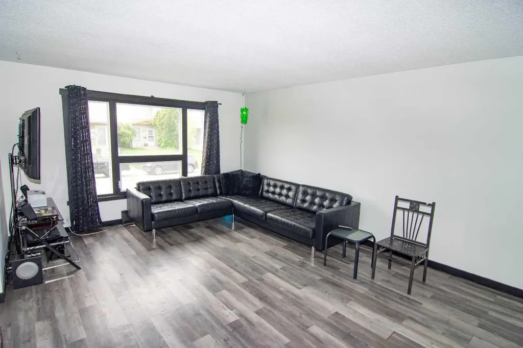 124 Abingdon Way NE Calgary AB T2A 6R8