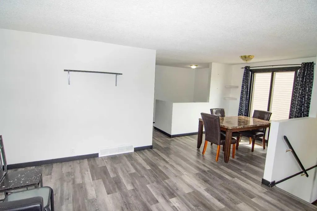 124 Abingdon Way NE Calgary AB T2A 6R8