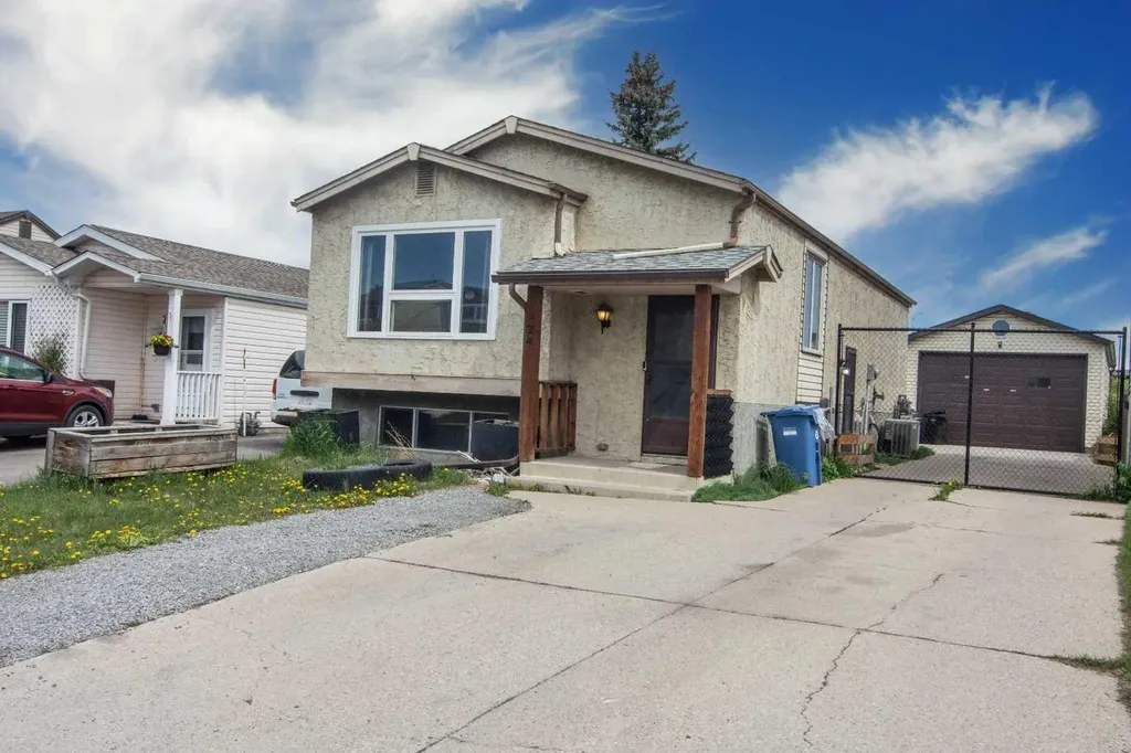 124 Abingdon Way NE Calgary AB T2A 6R8