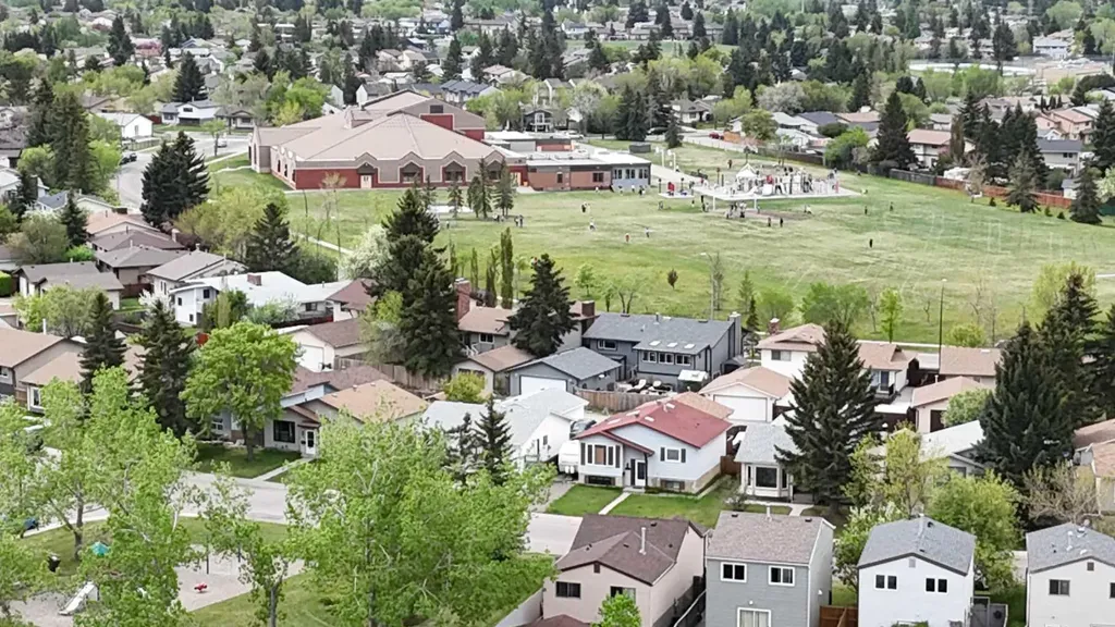124 Abingdon Way NE Calgary AB T2A 6R8