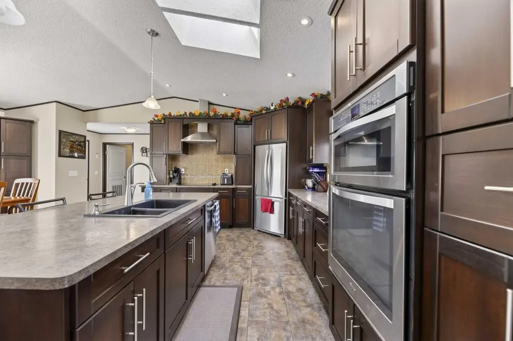 33006 Range Road 290 Rural Mountain View County AB T4H4A1