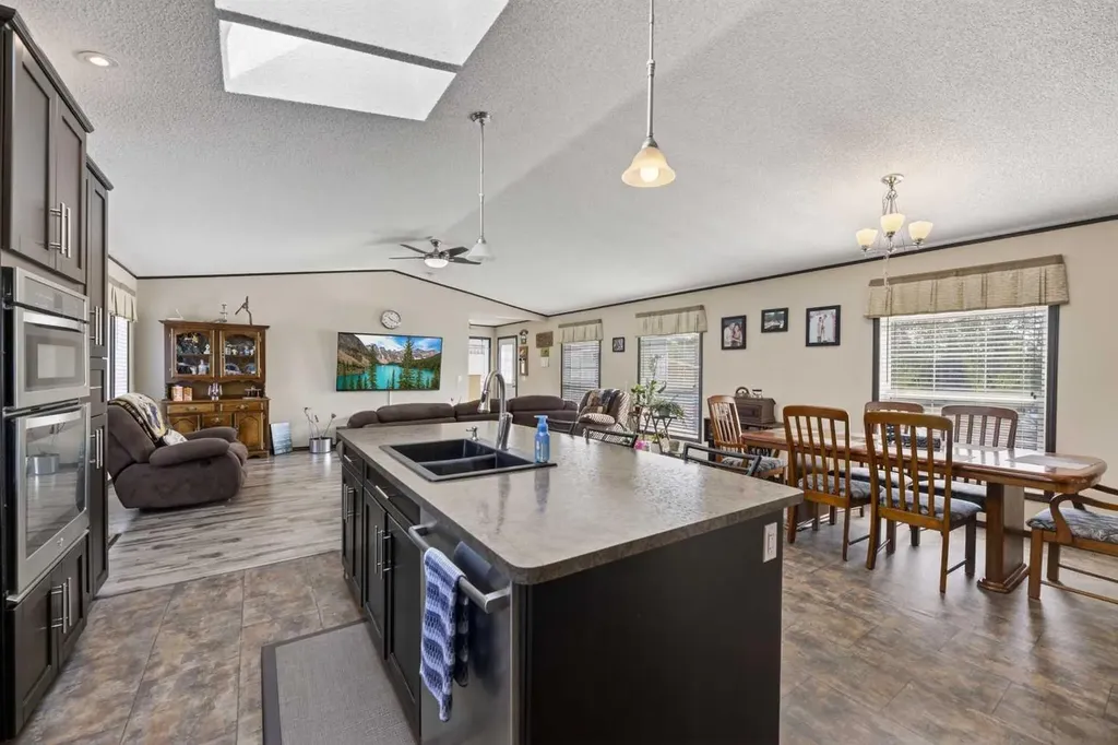 33006 Range Road 290 Rural Mountain View County AB T4H4A1