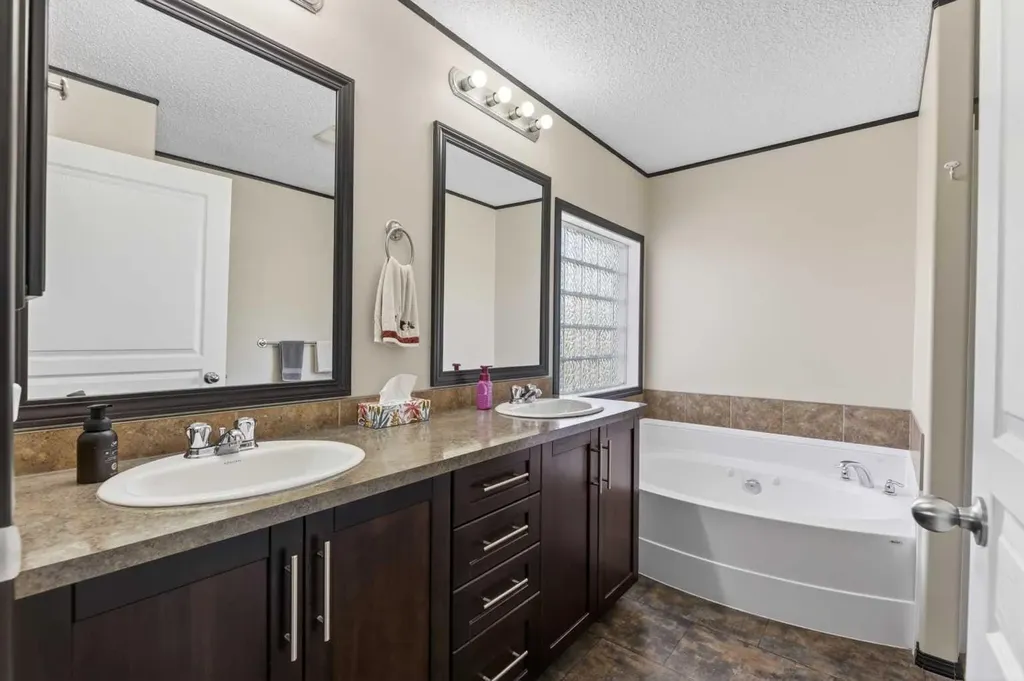 33006 Range Road 290 Rural Mountain View County AB T4H4A1