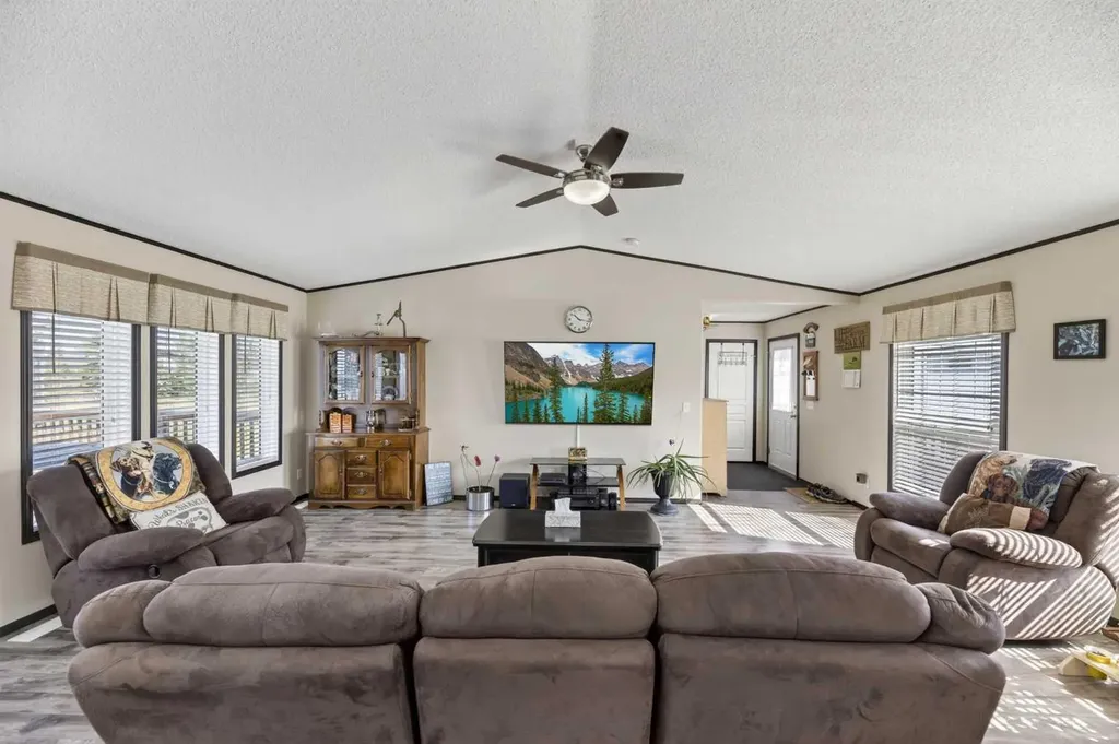 33006 Range Road 290 Rural Mountain View County AB T4H4A1