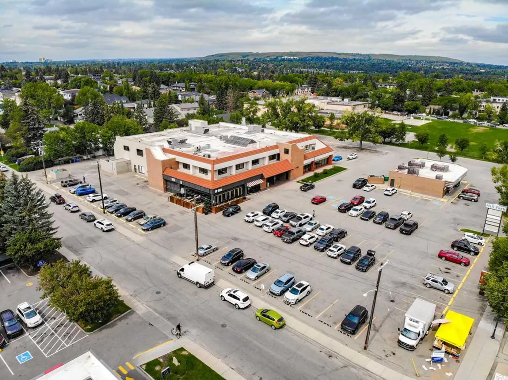 2411 4 Street NW Calgary AB T2M 2Z8
