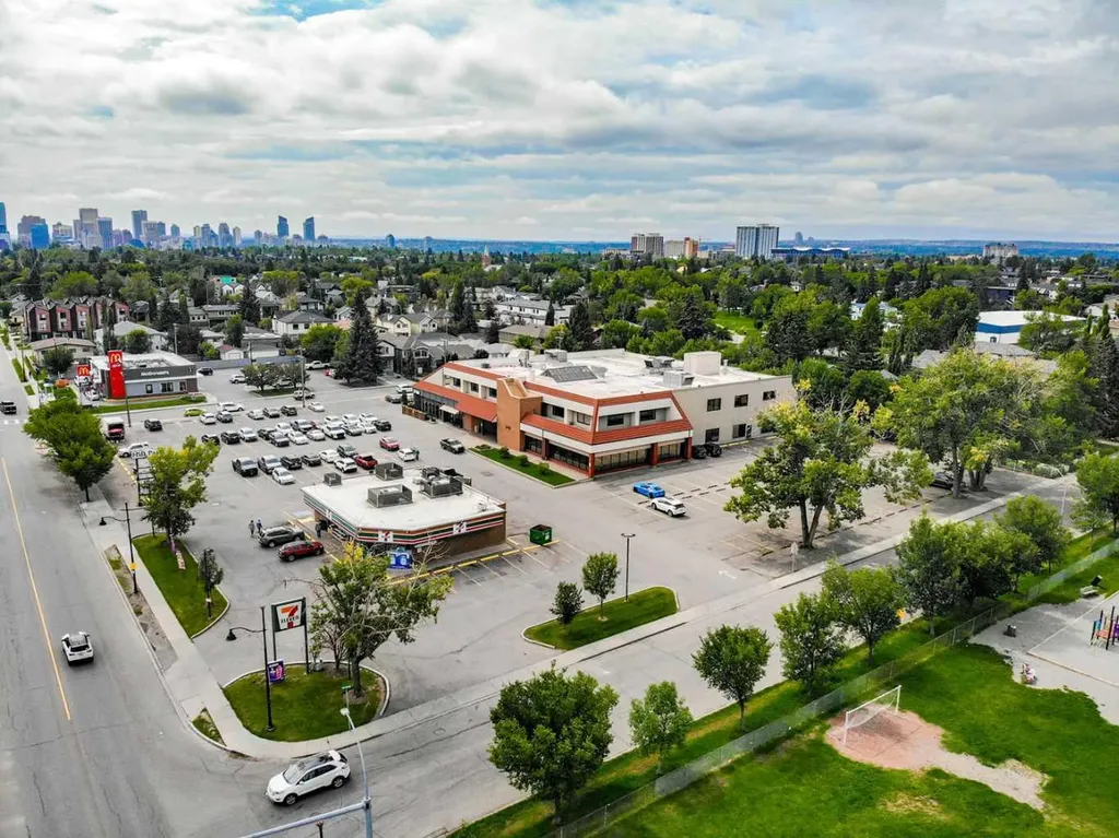 2411 4 Street NW Calgary AB T2M 2Z8