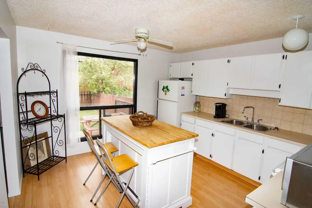 5502 Temple Road NE Calgary AB T1Y 3B2