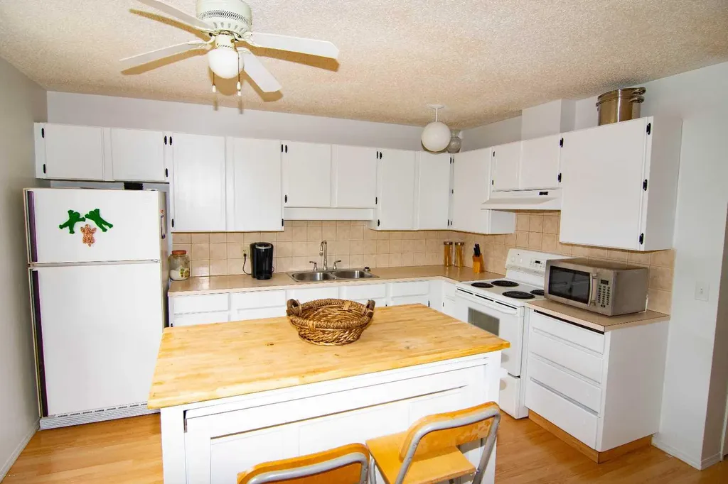 5502 Temple Road NE Calgary AB T1Y 3B2