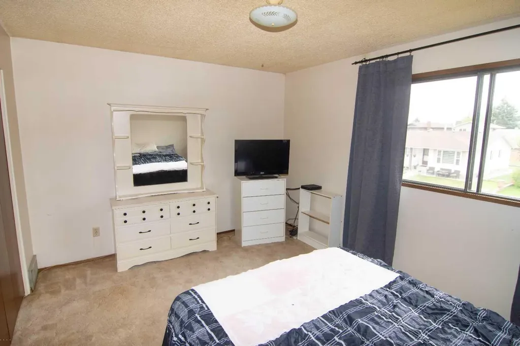 5502 Temple Road NE Calgary AB T1Y 3B2