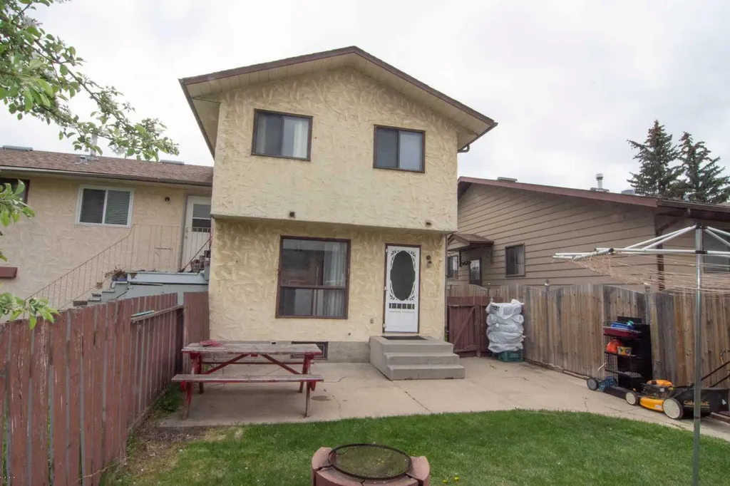 5502 Temple Road NE Calgary AB T1Y 3B2