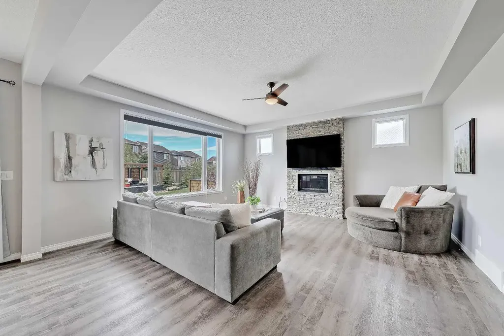 1 Osborne Common SW Airdrie AB T4B 5E3
