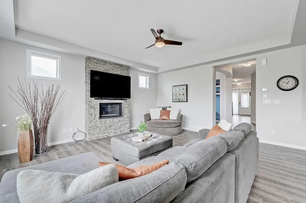 1 Osborne Common SW Airdrie AB T4B 5E3