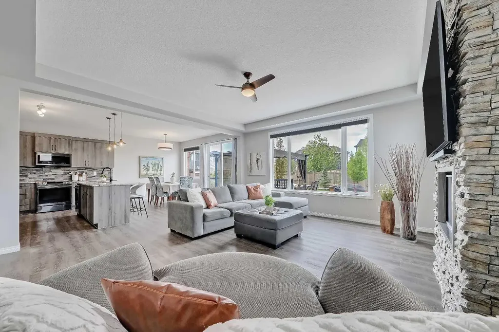 1 Osborne Common SW Airdrie AB T4B 5E3
