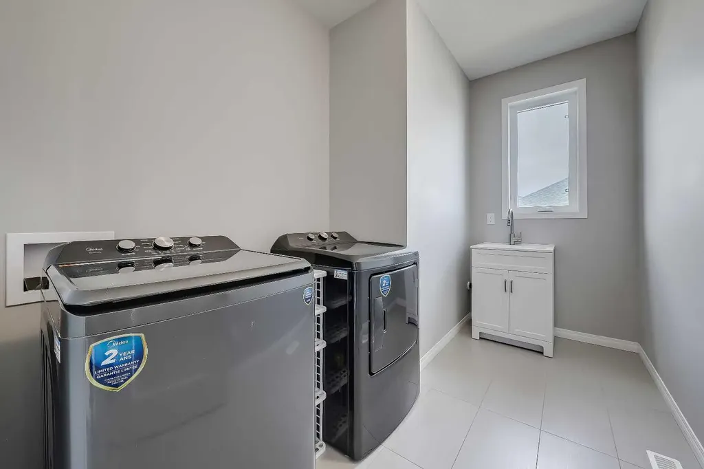 1 Osborne Common SW Airdrie AB T4B 5E3