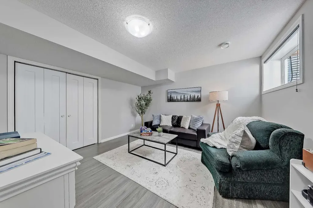 1 Osborne Common SW Airdrie AB T4B 5E3