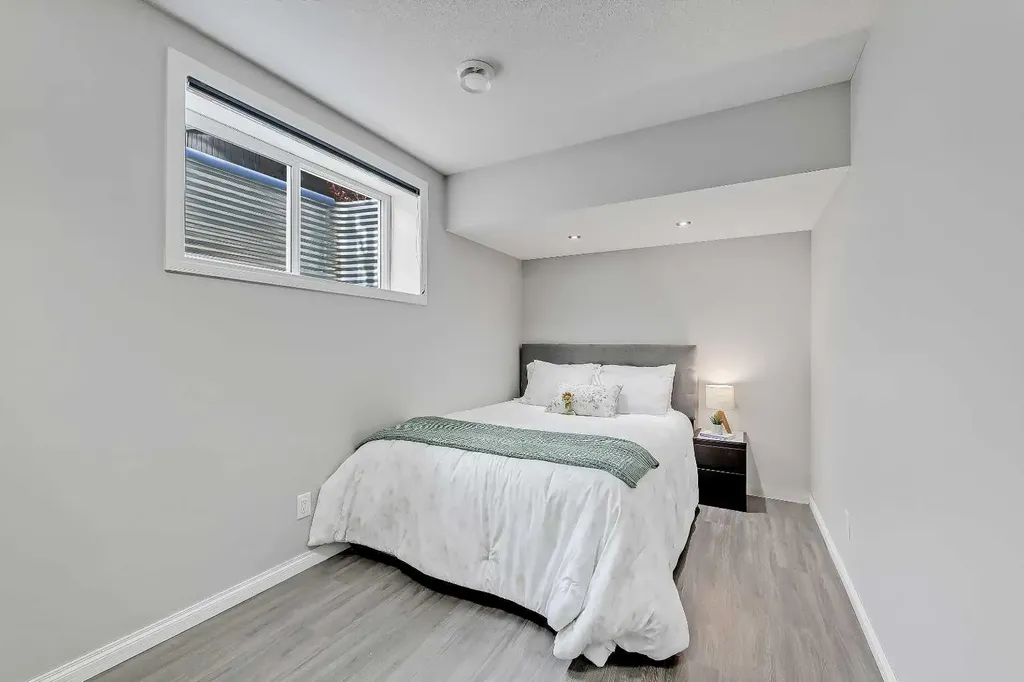 1 Osborne Common SW Airdrie AB T4B 5E3