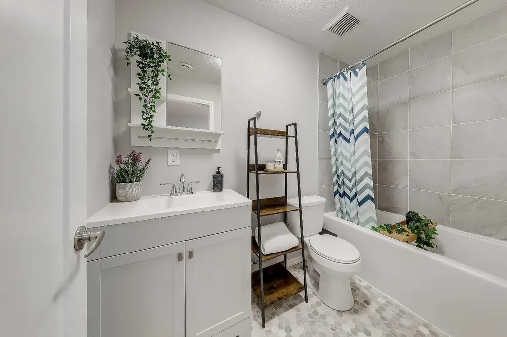 1 Osborne Common SW Airdrie AB T4B 5E3
