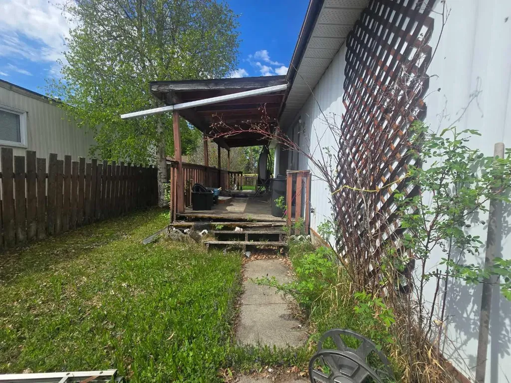 630 53rd Street Edson AB T7E1K4