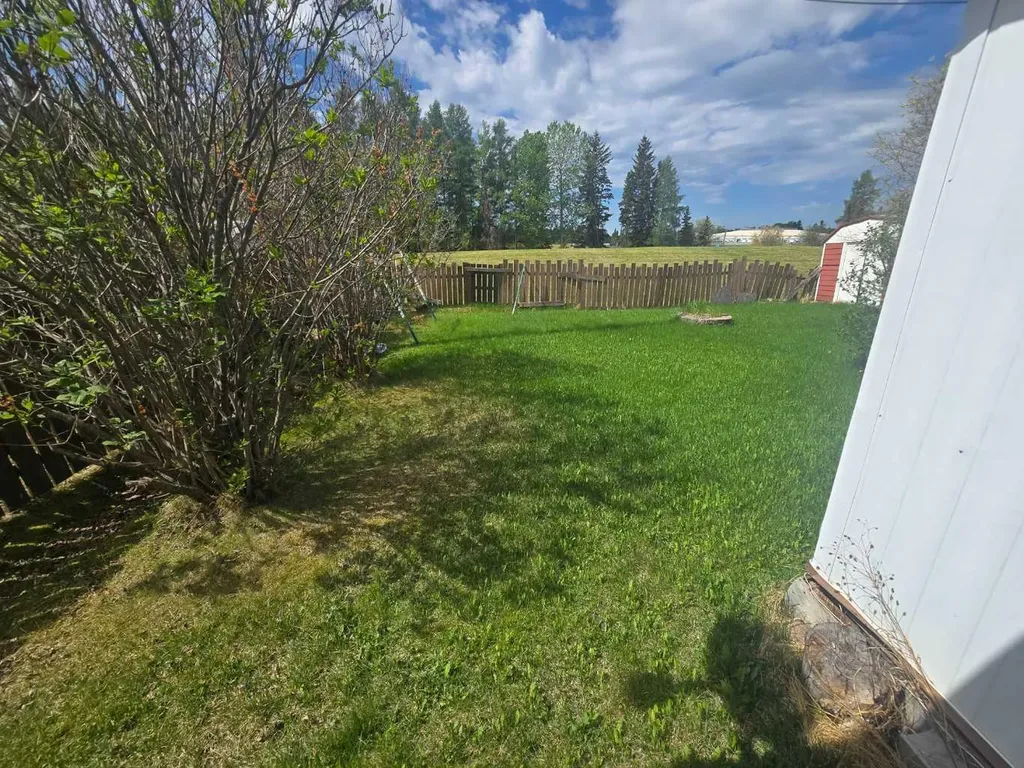 630 53rd Street Edson AB T7E1K4