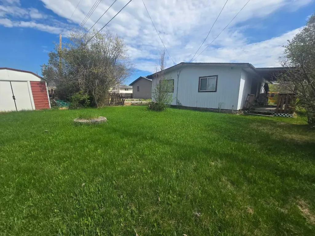630 53rd Street Edson AB T7E1K4