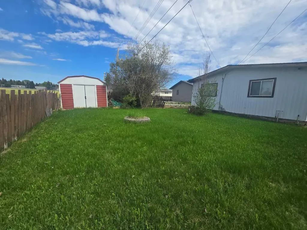 630 53rd Street Edson AB T7E1K4