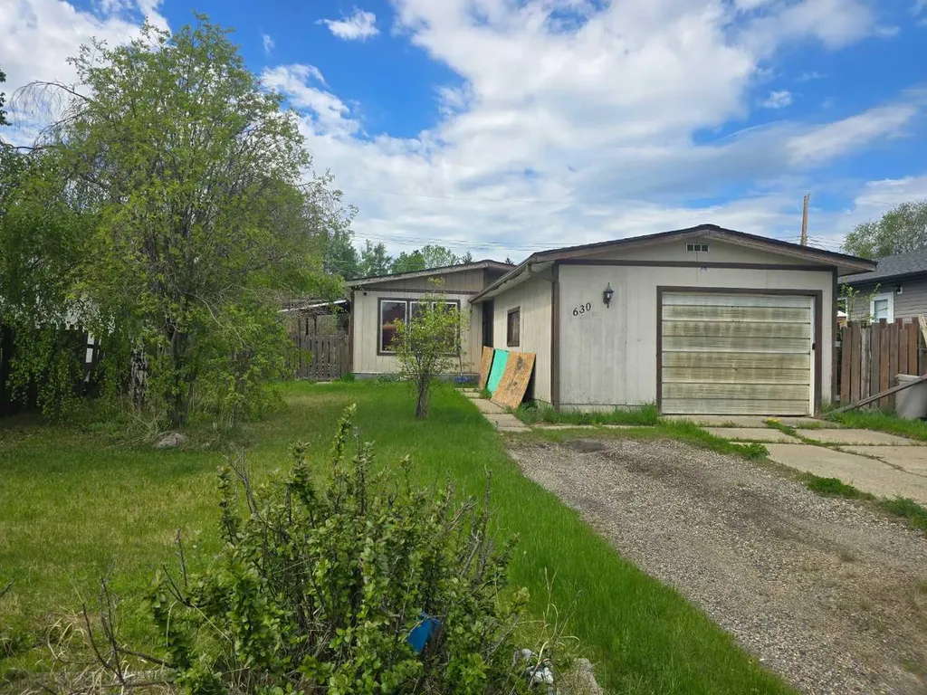 630 53rd Street Edson AB T7E1K4