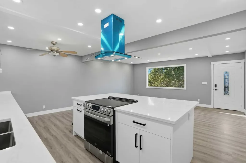 2004 18 Street NW Calgary AB T2M 3T1