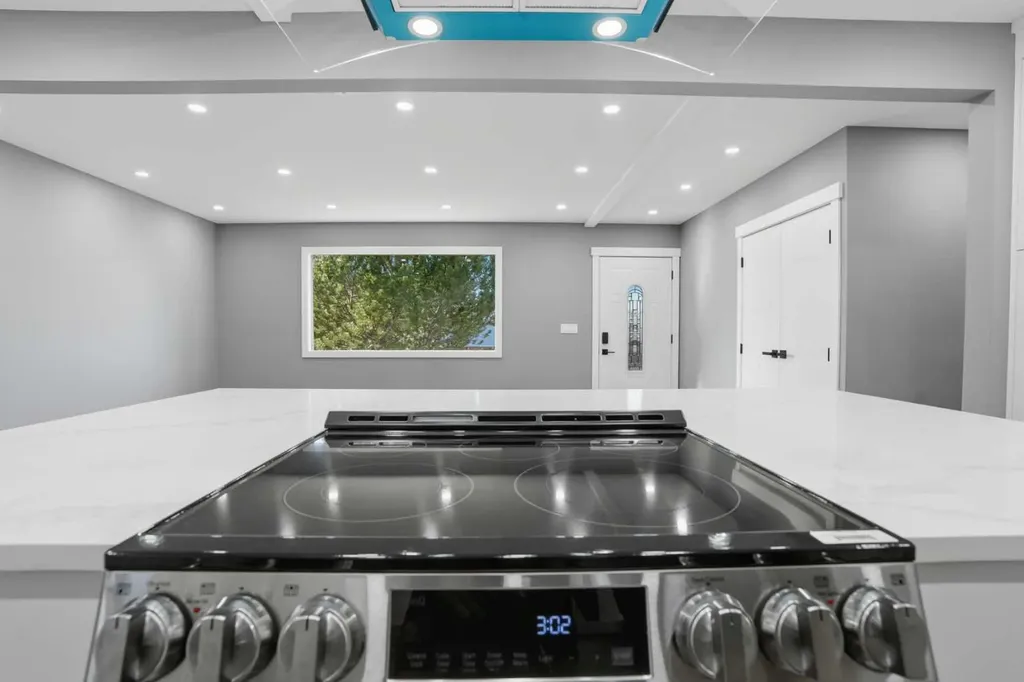 2004 18 Street NW Calgary AB T2M 3T1