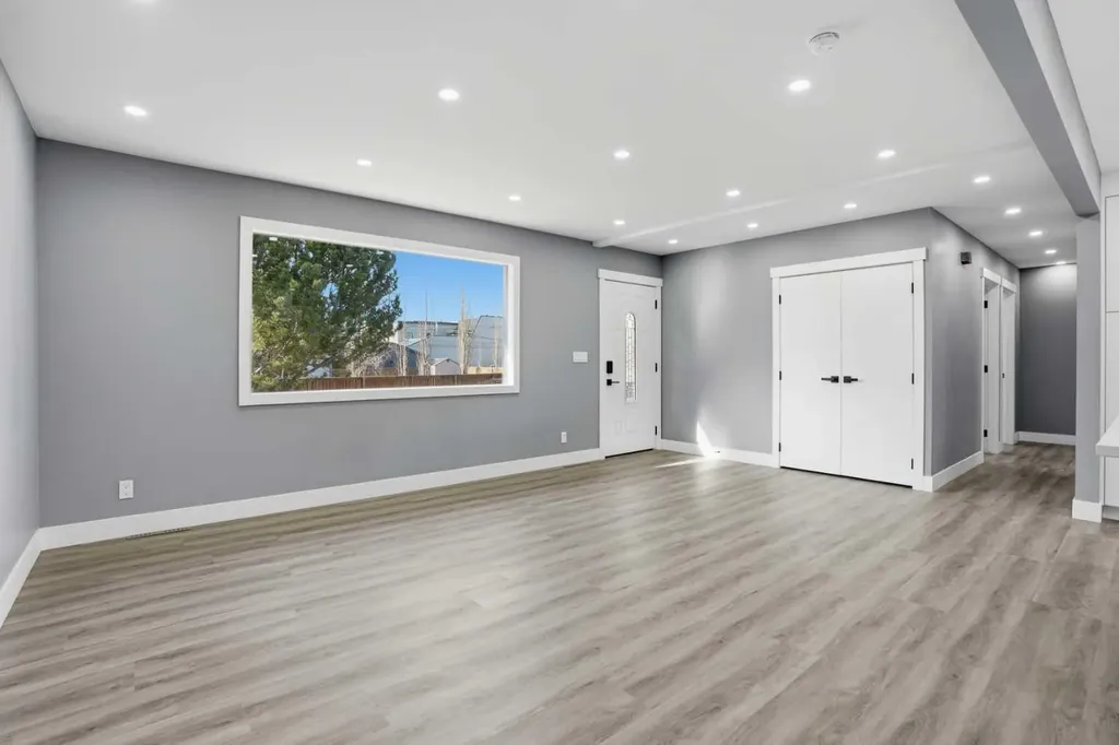 2004 18 Street NW Calgary AB T2M 3T1