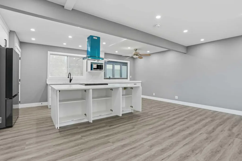 2004 18 Street NW Calgary AB T2M 3T1