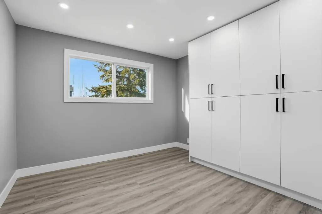 2004 18 Street NW Calgary AB T2M 3T1