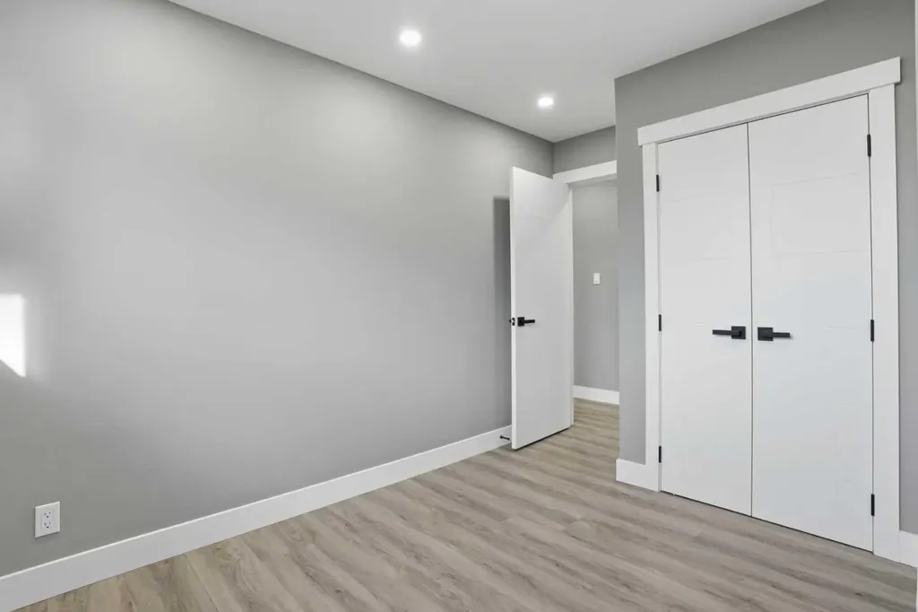 2004 18 Street NW Calgary AB T2M 3T1