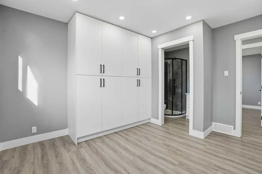 2004 18 Street NW Calgary AB T2M 3T1