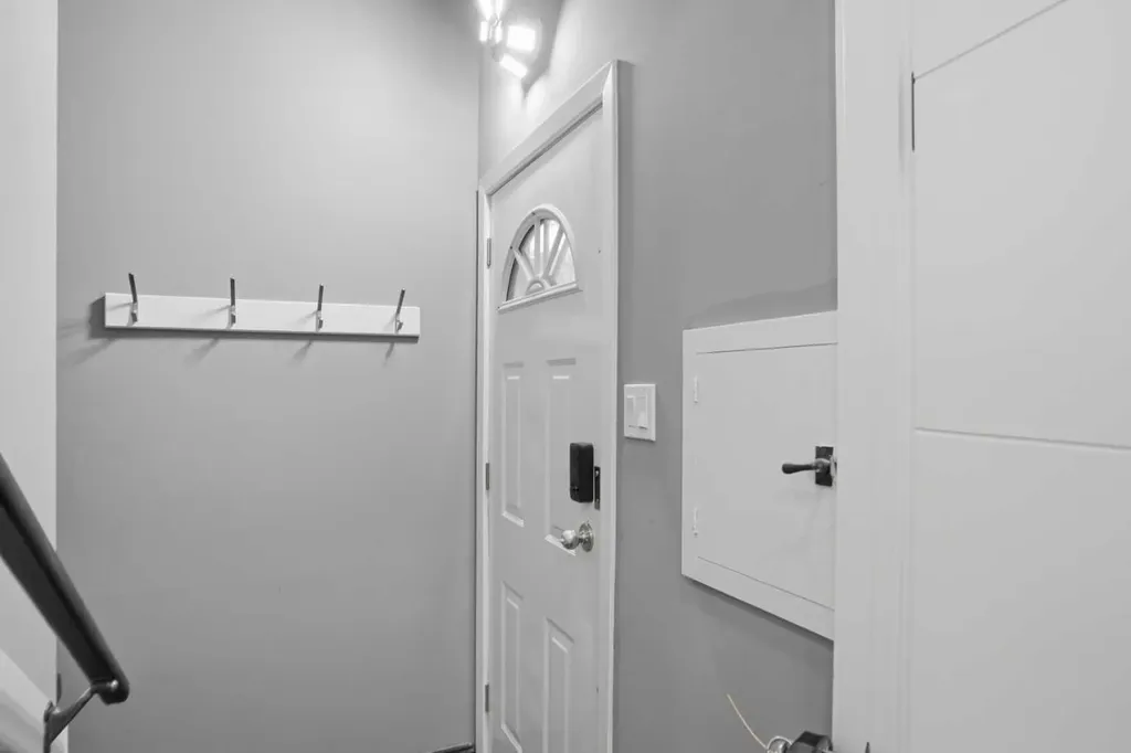2004 18 Street NW Calgary AB T2M 3T1