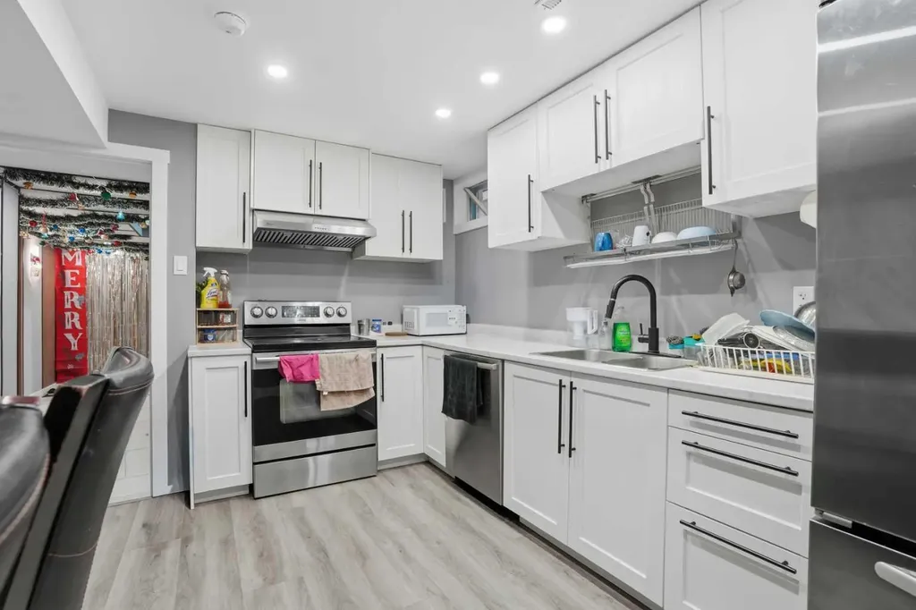 2004 18 Street NW Calgary AB T2M 3T1