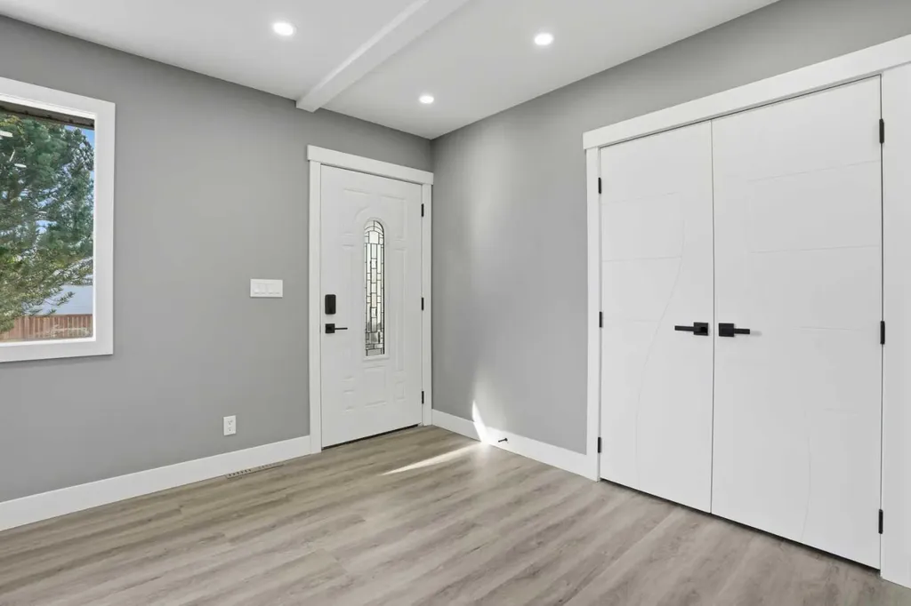2004 18 Street NW Calgary AB T2M 3T1